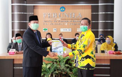 Dekan Serahkan 162 Lulusan Periode September 2020 Kepada KAFE